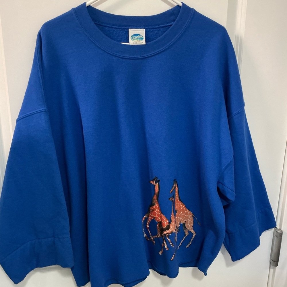 2X royal blue sweatshirt with giraffes